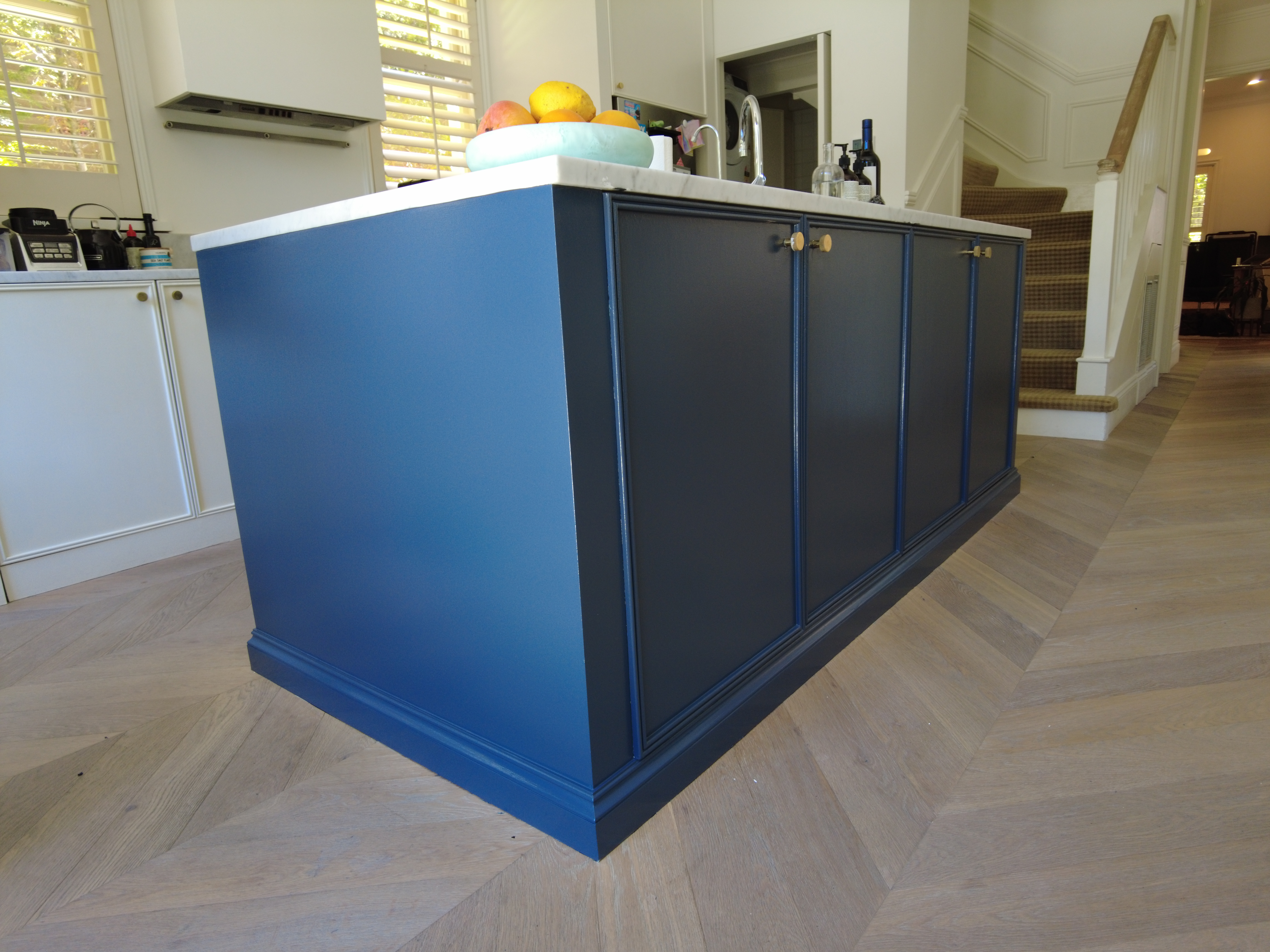 Kitchen Island Cupboards Queen's Park — photo 2