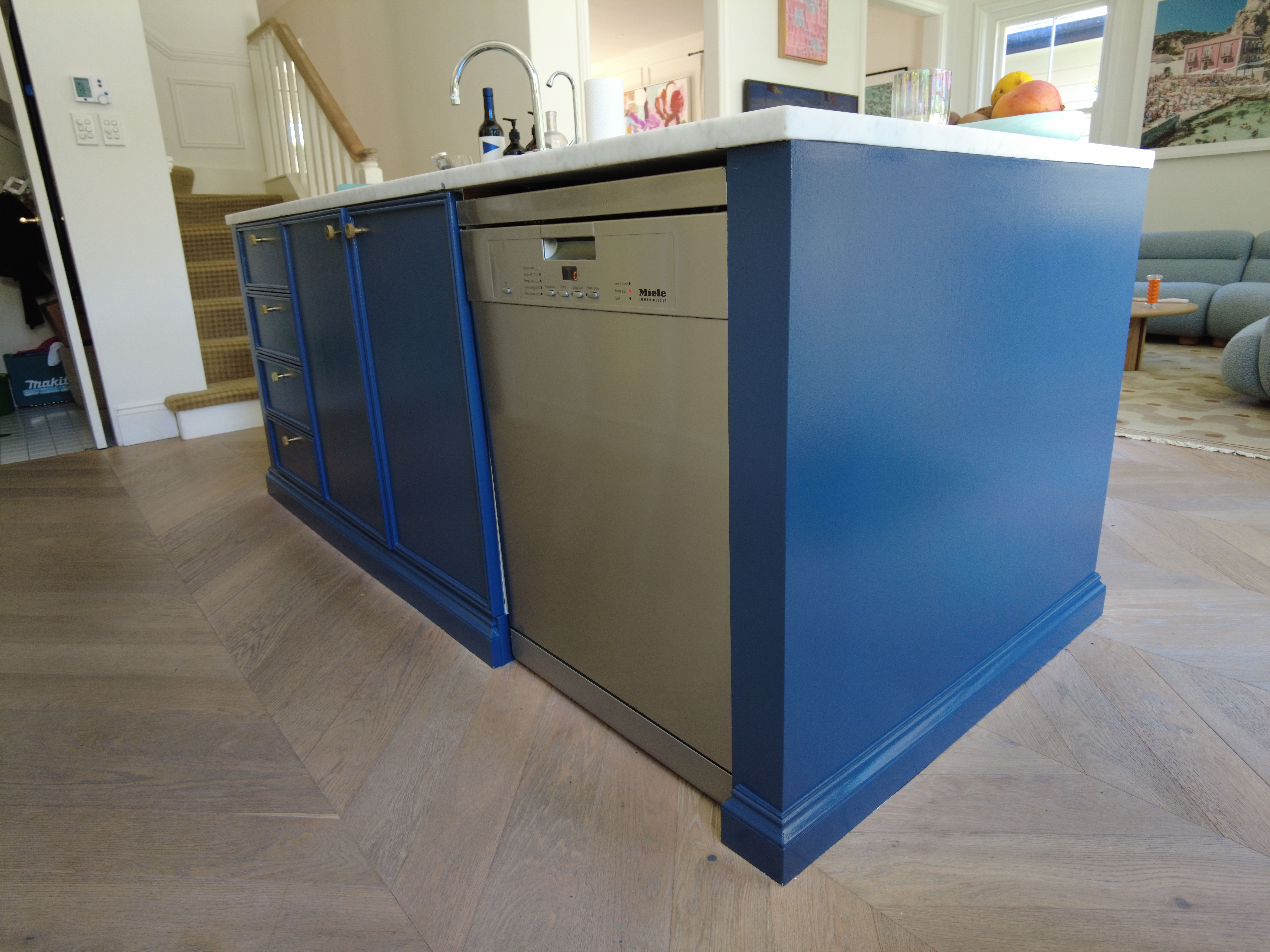 Kitchen Island Cupboards Queen's Park — photo 3