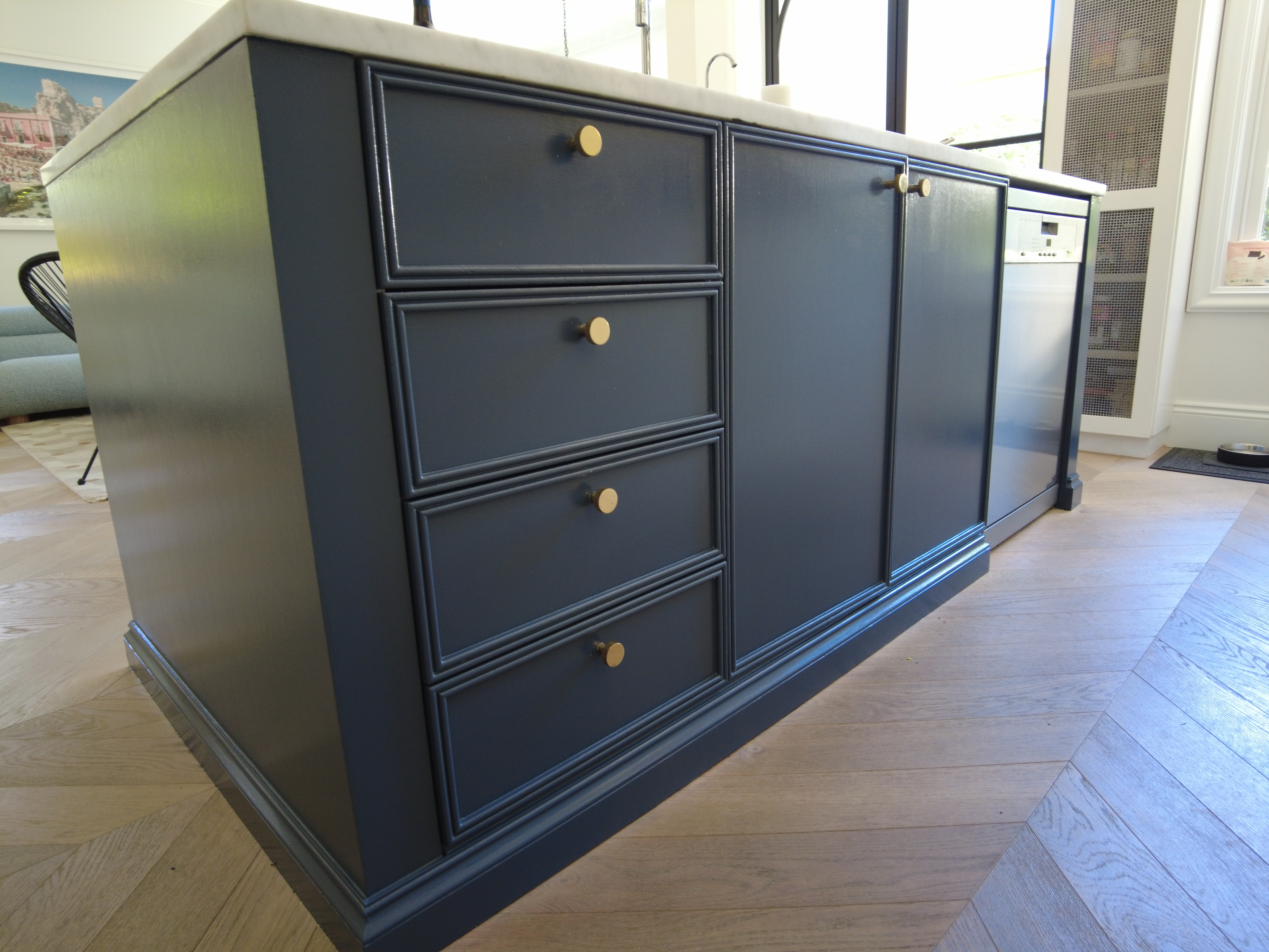 Kitchen Island Cupboards Queen's Park — photo 4