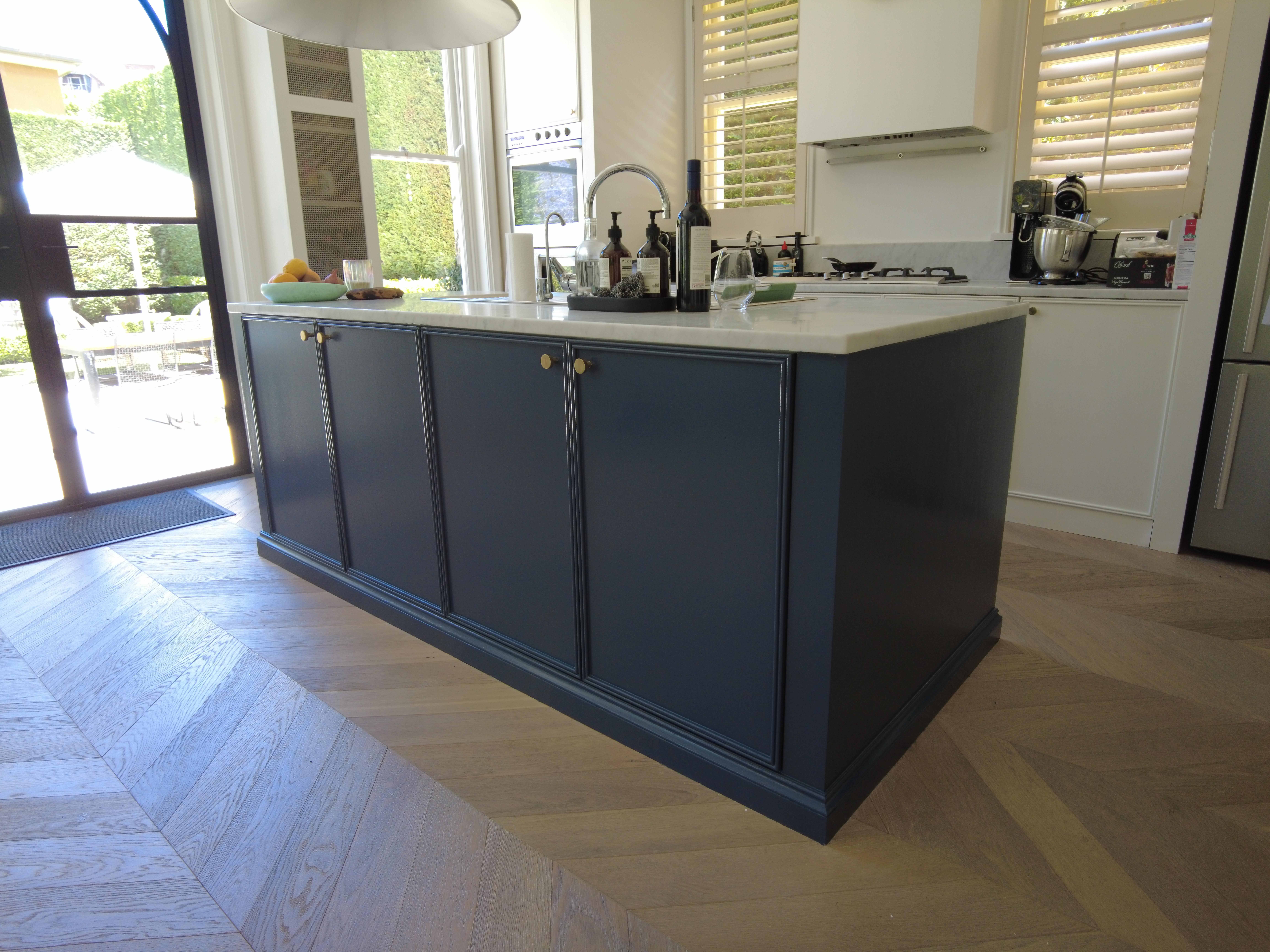 Kitchen Island Cupboards Queen's Park — photo 10