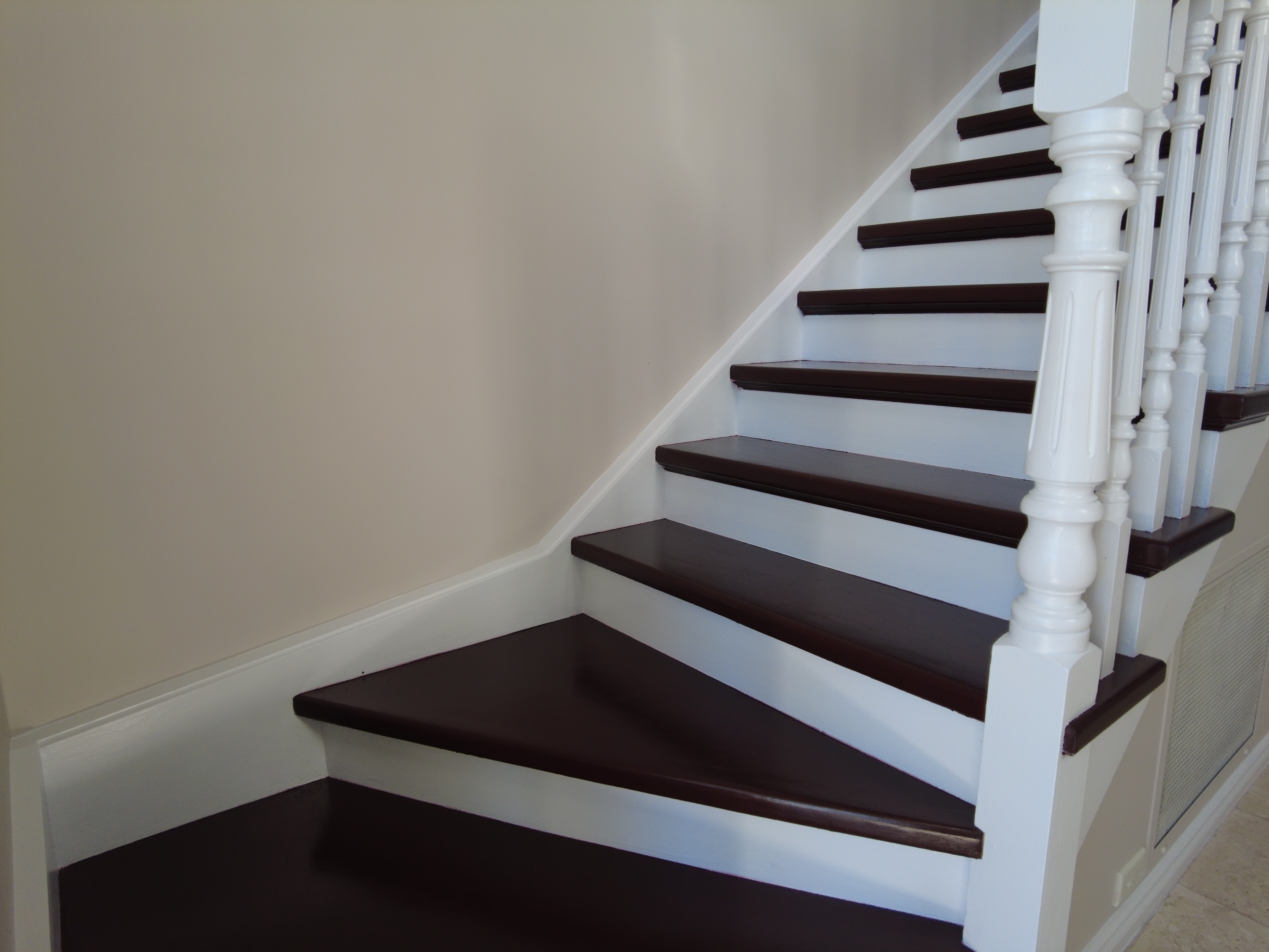 Staircase Stain&White Castle Hill — photo 1
