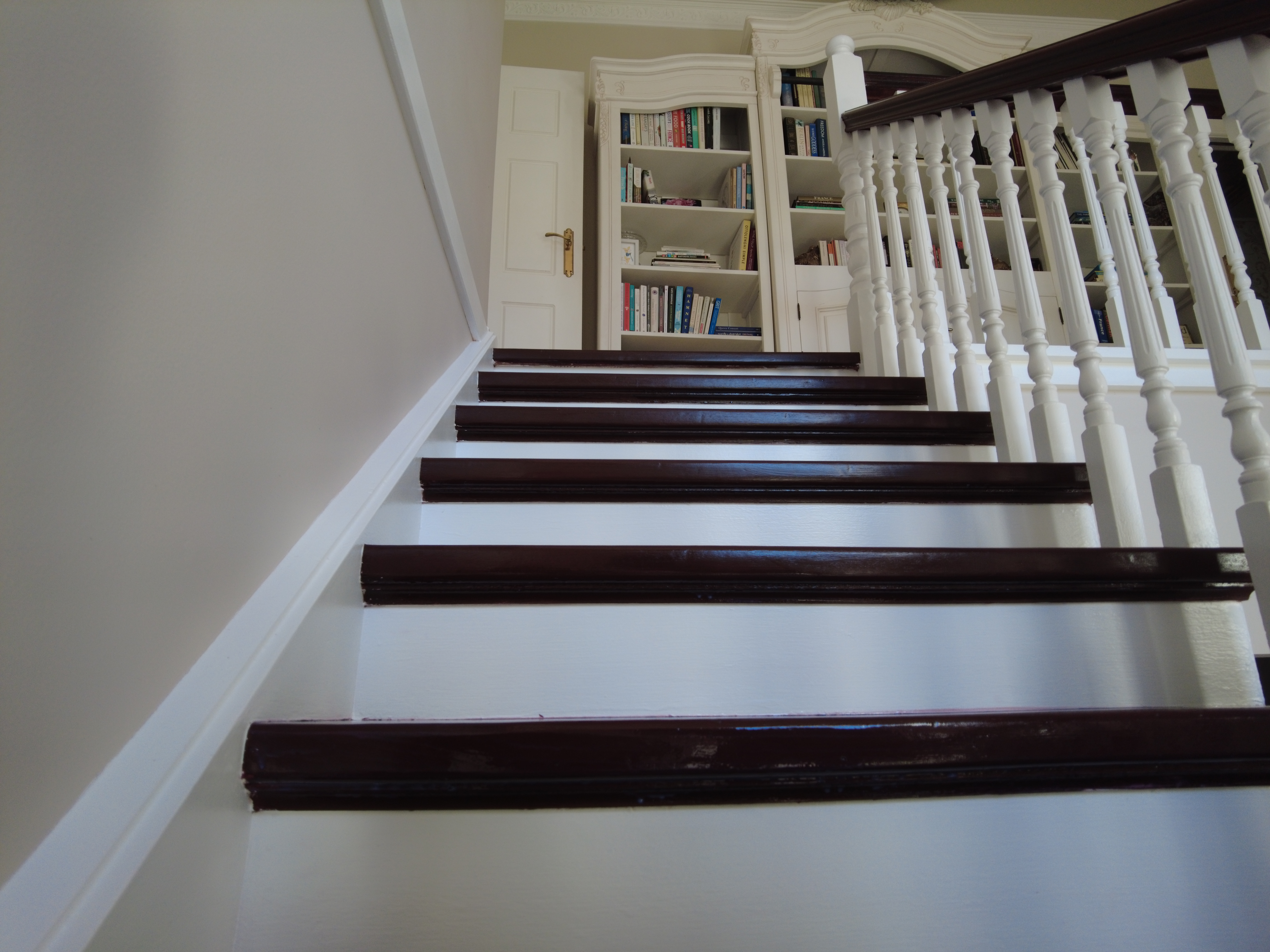 Staircase Stain&White Castle Hill — photo 3