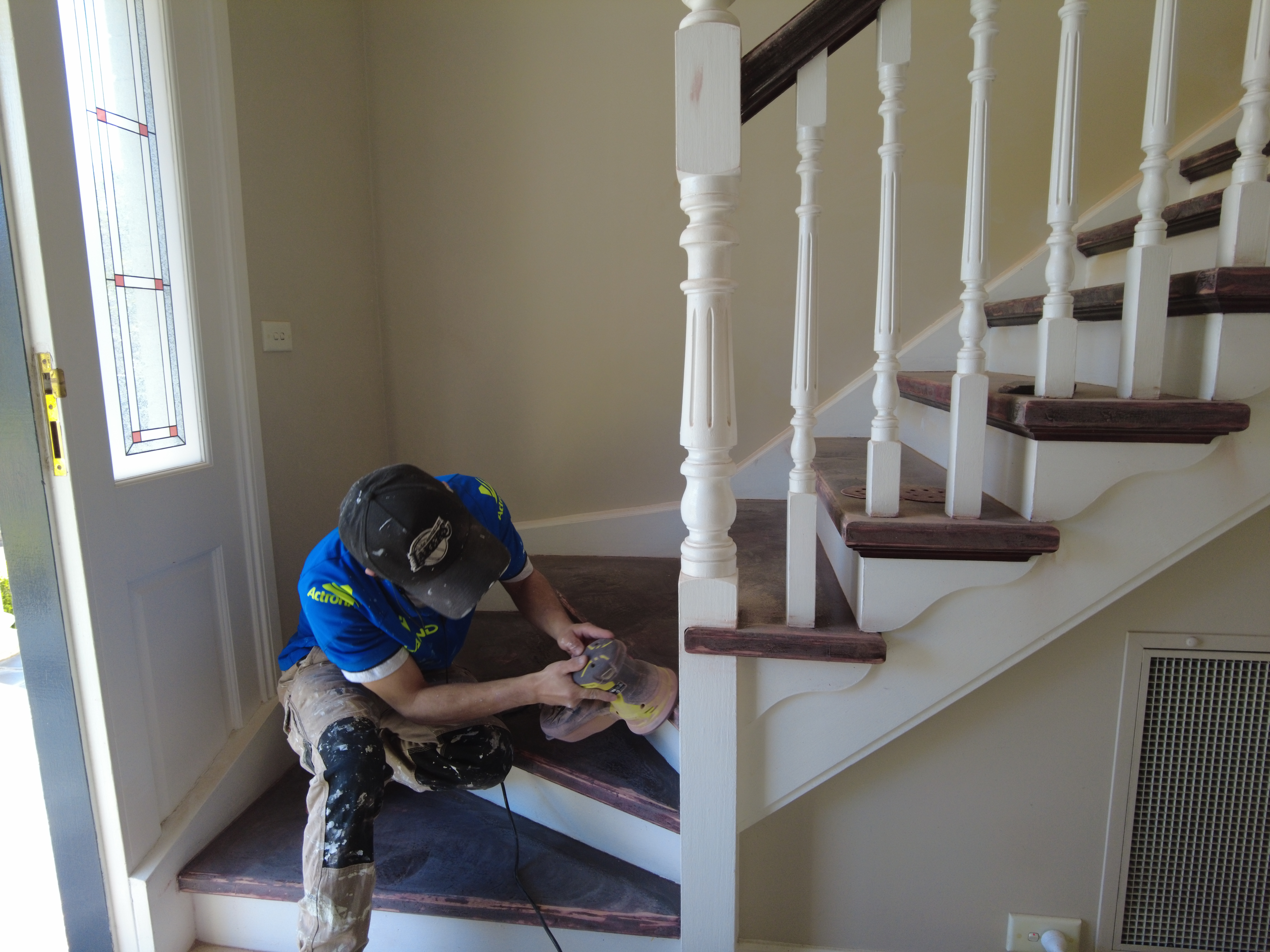 Staircase Stain&White Castle Hill — photo 7