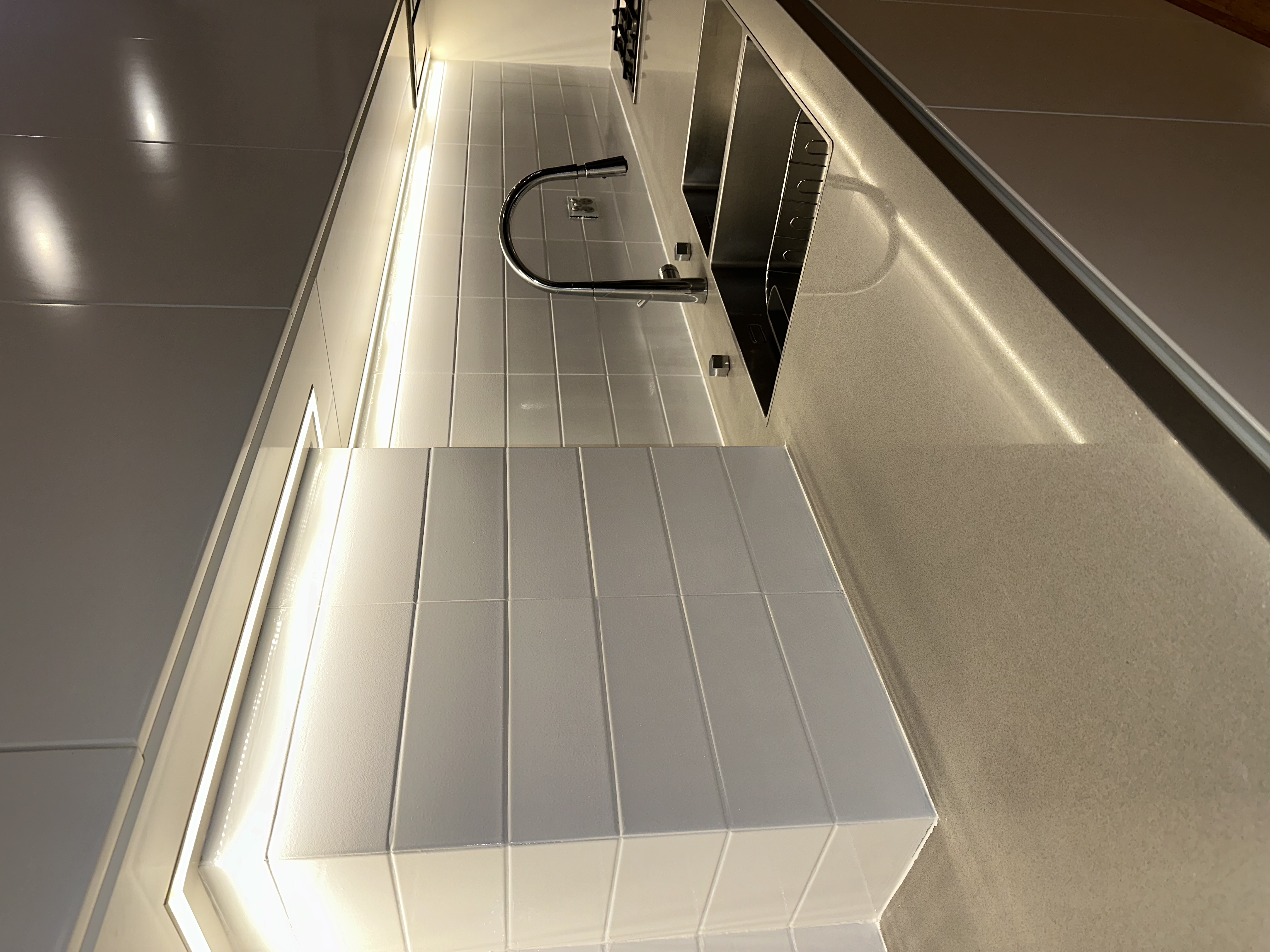 Tiles & Benchtop  Bathurst — photo 1