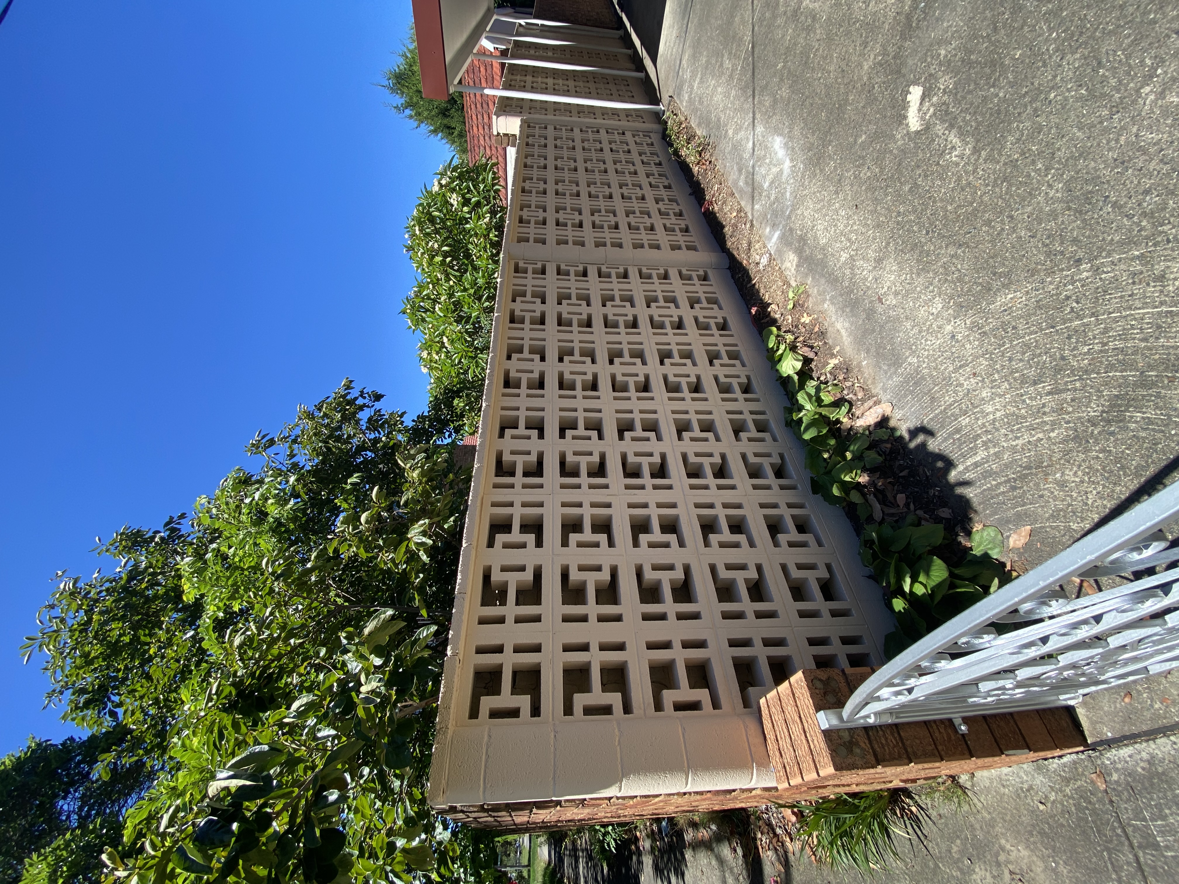 Exterior Pink House — photo 3